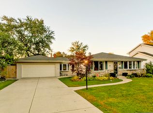 3835 Gregory Ln, Northbrook, IL 60062