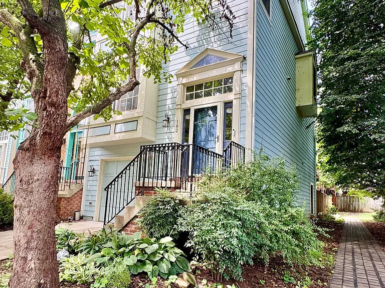 102 Maximillian Ct SW — Photo 1