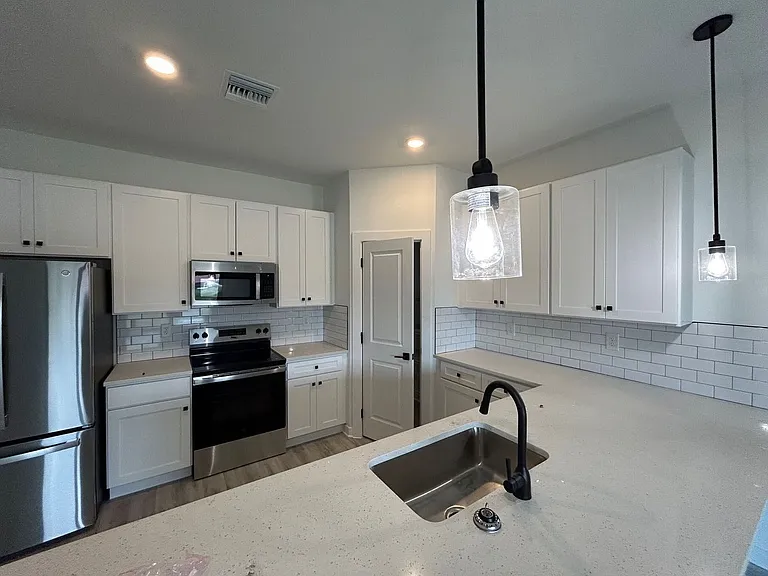 1112 Bismarck Rd — Photo 8