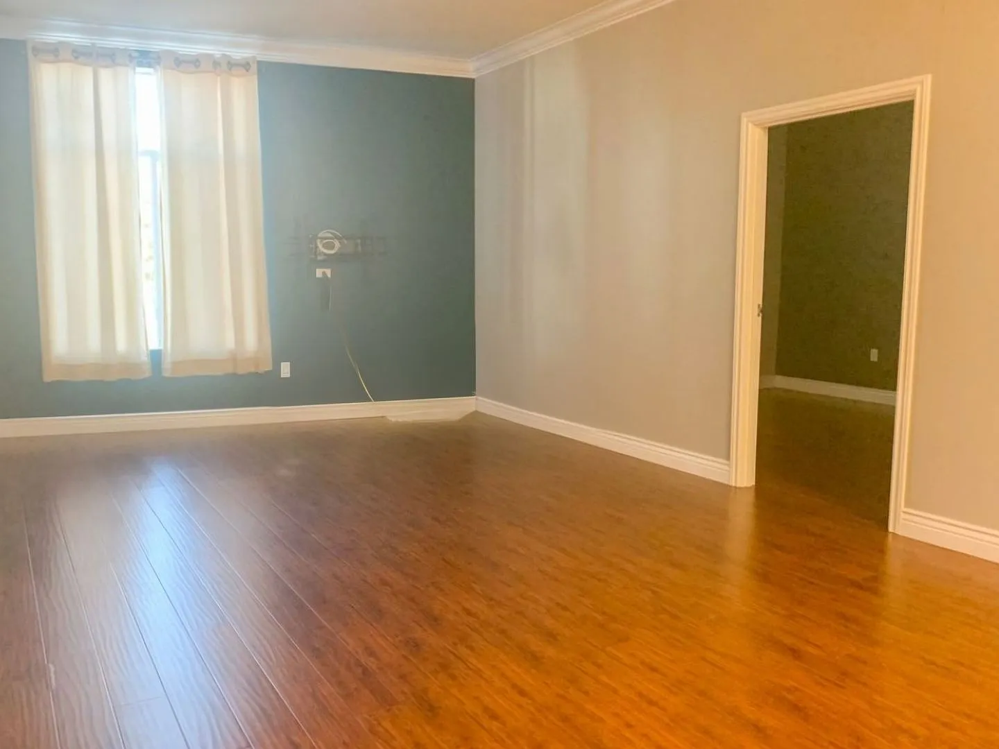 3 Bedroom Townhome in Downtown Anaheim - $500 Off 1st Month's Rent. — Photo 3