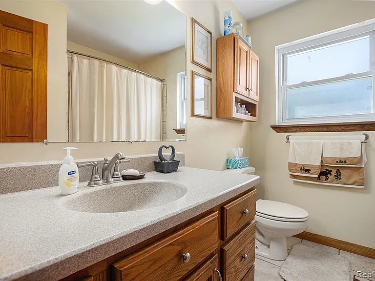 2752 Dashwood Dr — Photo 8