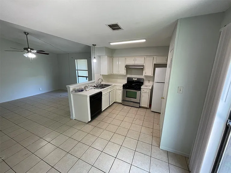 2001 Magnolia Dr #A — Photo 3
