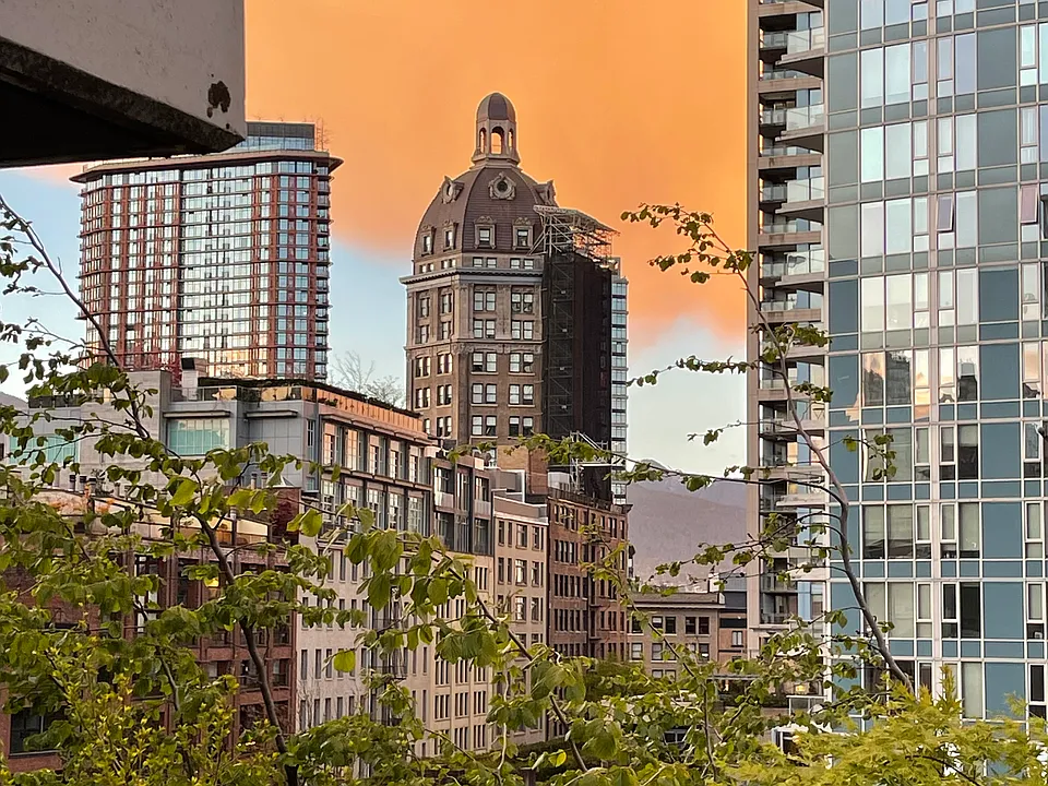Dunsmuir St