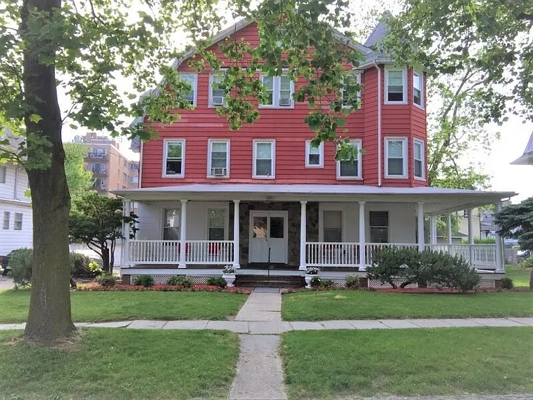 160 Bergen Ave — Photo 11