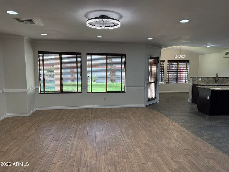 518 W Scott Ave — Photo 3