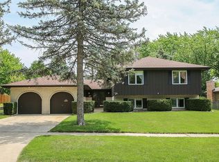 1465 N Summit St, Wheaton, IL 60187