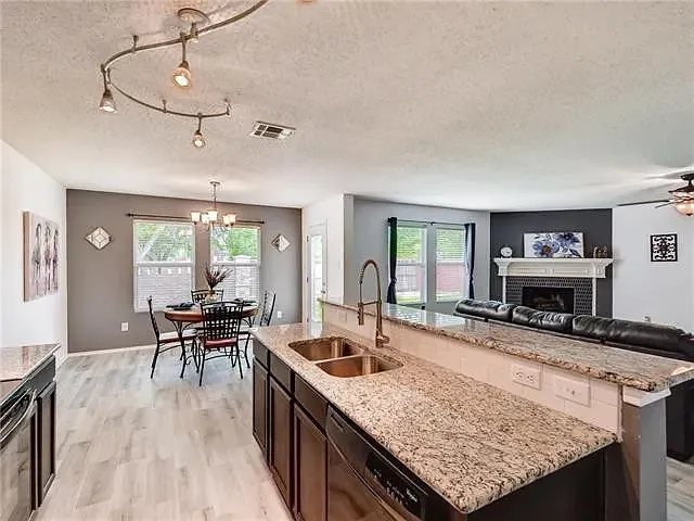 2412 Grover Cleveland Dr — Photo 4