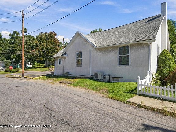 3rd image of 2200 Ash St