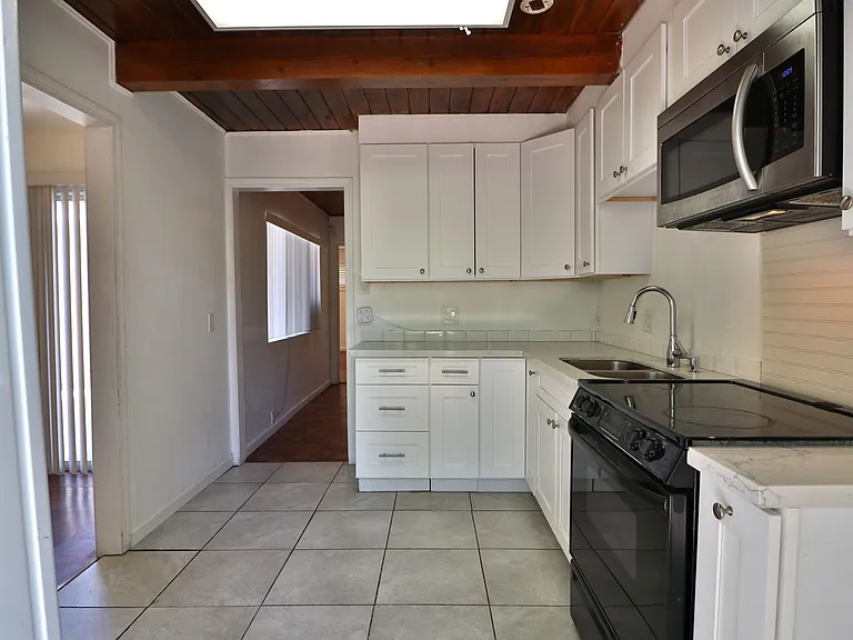 ONE TIME - 975 Southworth Dr — Photo 5