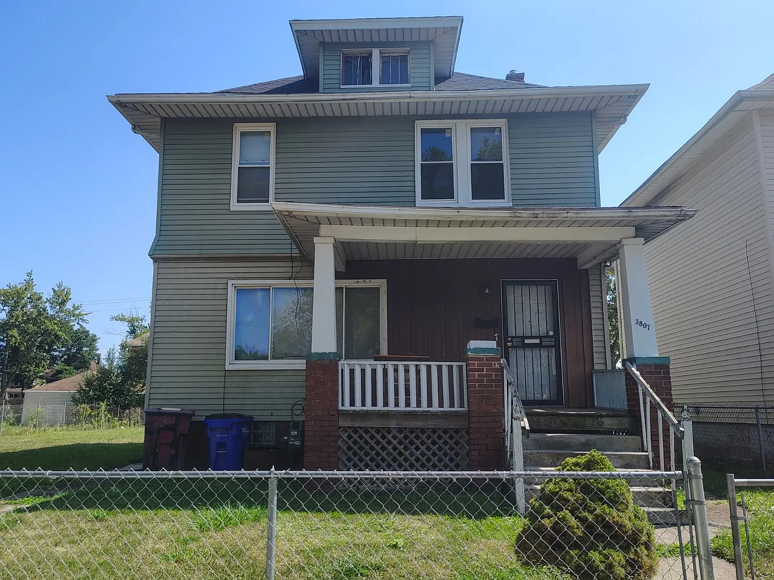 4 bed, 1.5 bath, 1576 sqft, $1,150 — Photo 1