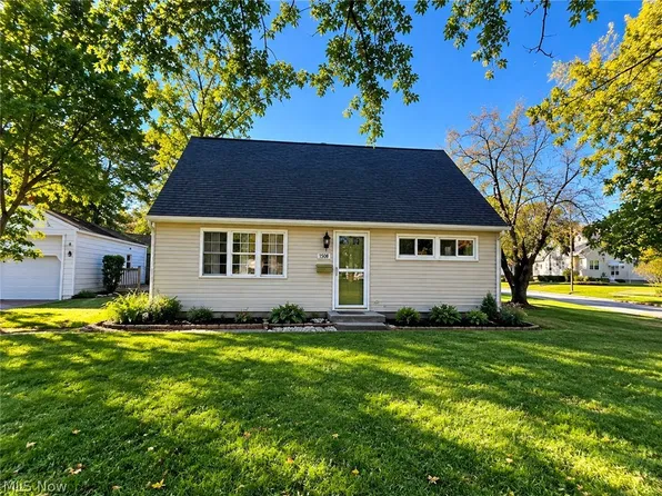 1936 Windsor St, Cuyahoga Falls, OH 44221