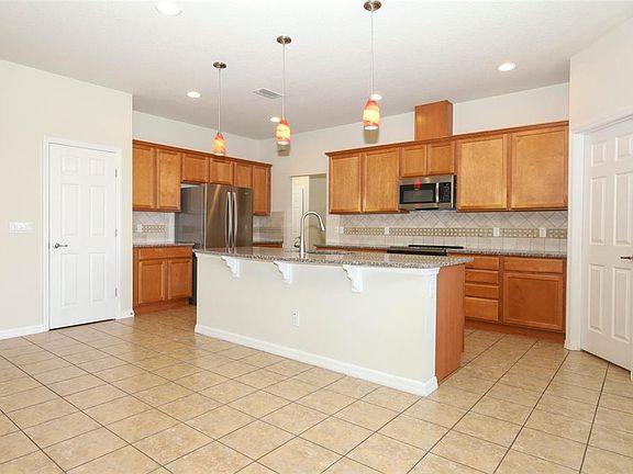 3rd image of 2610 Mead Ave