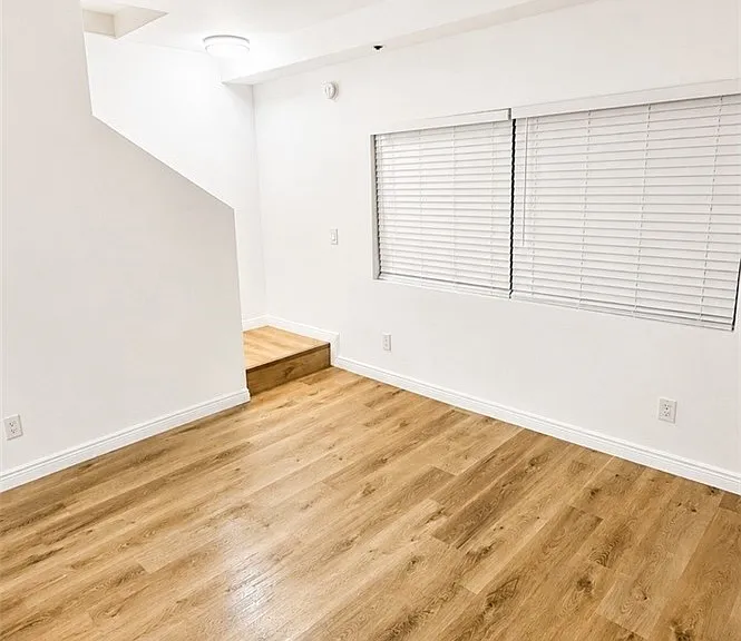 7900 Woodman Ave #105 — Photo 3