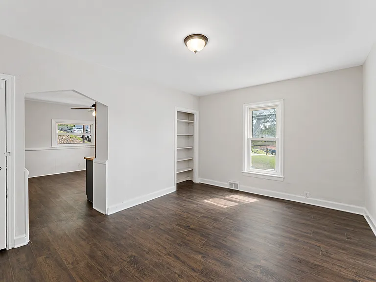 219 Douglas Ave — Photo 12