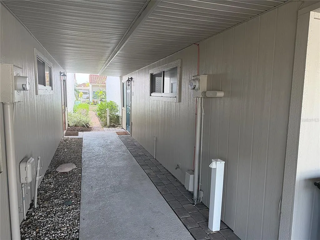 2 bed, 2.0 bath, 1032 sqft, $5,000 — Photo 4