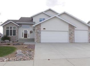 1258 Eagle Crest Loop, Bismarck, ND 58503