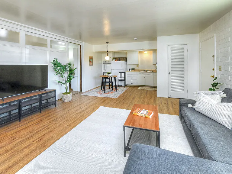 Lofts $900-$1000