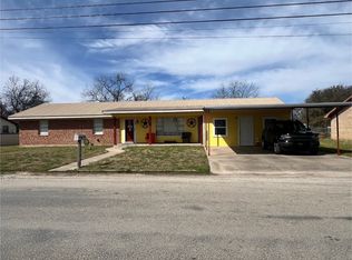 305 N Victor St, Comanche, TX 76442