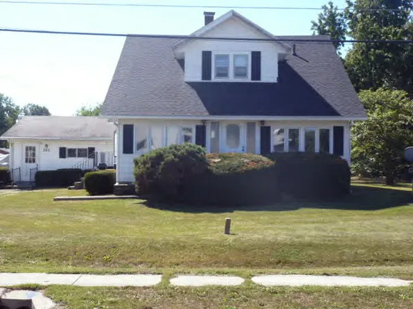 365 E Main St, Warrensburg, IL 62573