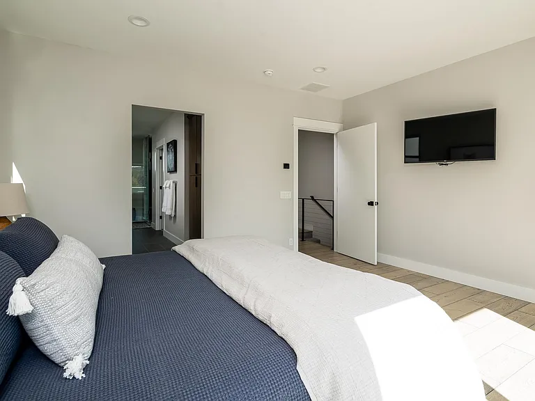 423 N Willson Ave — Photo 20