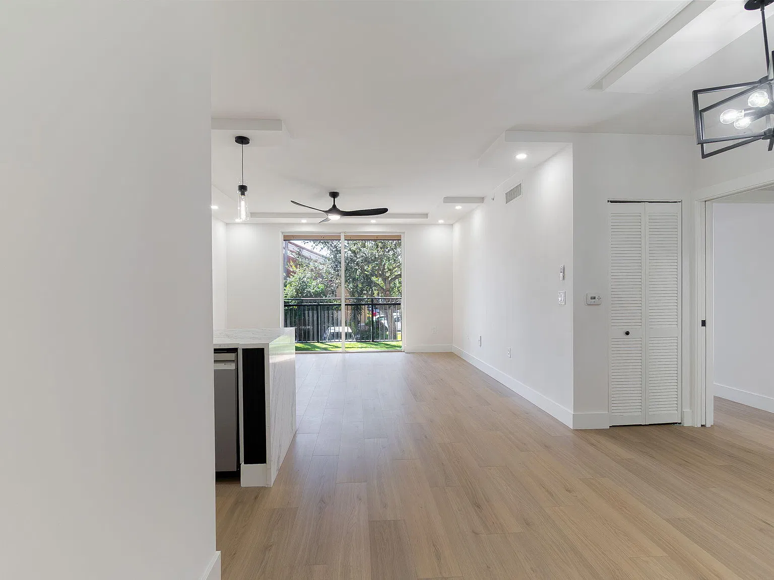 2 bed, 2.0 bath, 1174 sqft, $3,000 — Photo 3