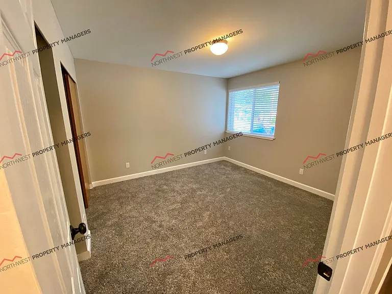 405 NW Arden Ave #A — Photo 11