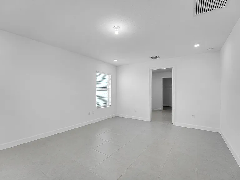 6394 NW Windwood Way — Photo 10