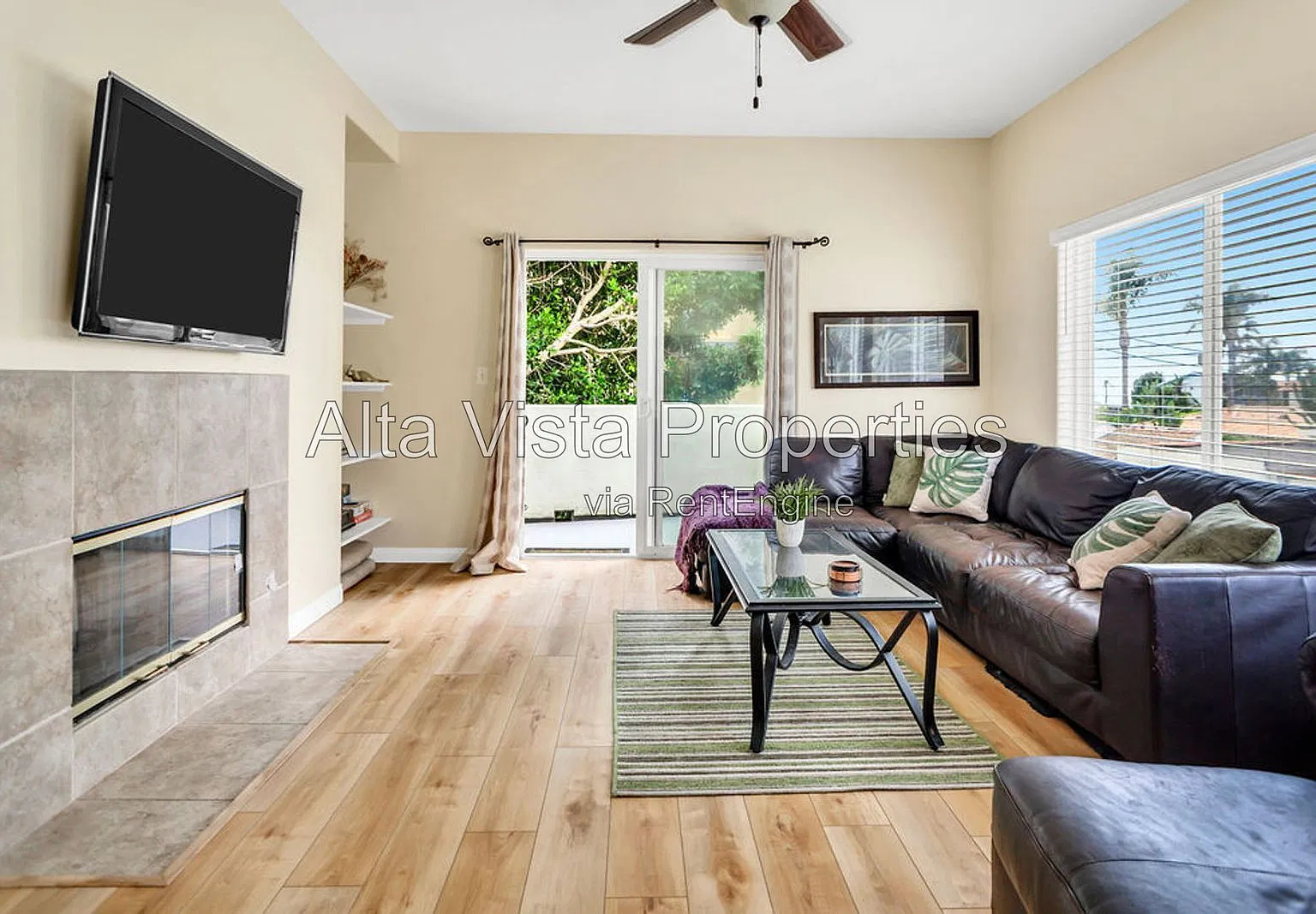 3 bed, 3.0 bath, 1380 sqft, $5,995 — Photo 3