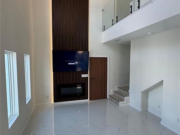 2nd image of 1811 Esperanza Ave #1