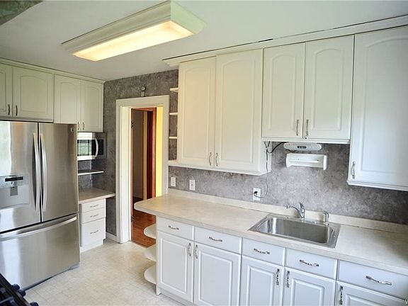 5th image of 48 Allen St