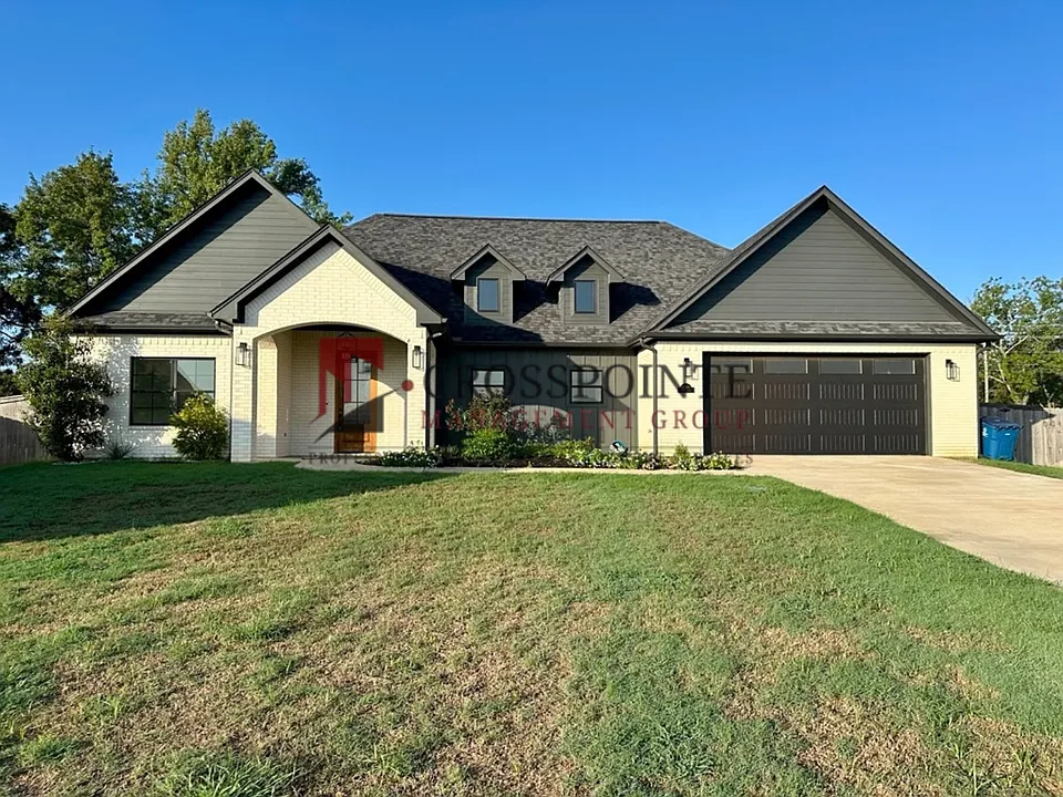 15849 Avery Ln