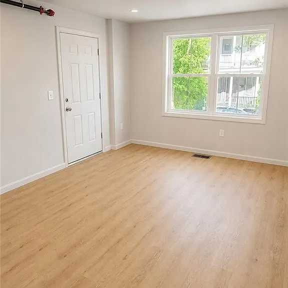 134 Florence St #1 — Photo 4