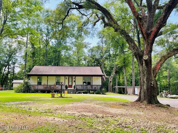 9 Archie Dossett Rd, Picayune, MS 39466