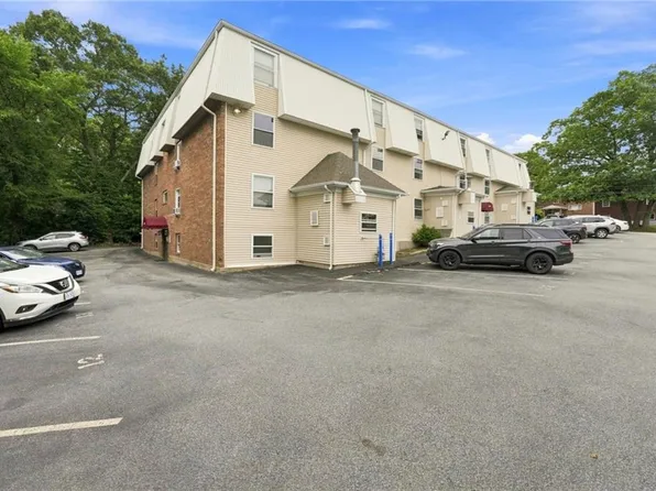 380 Sunset Ave, Providence, RI 02904