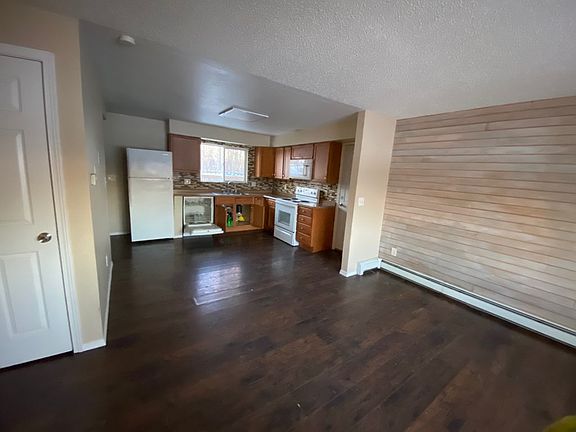 2nd image of 602 Manley St #2