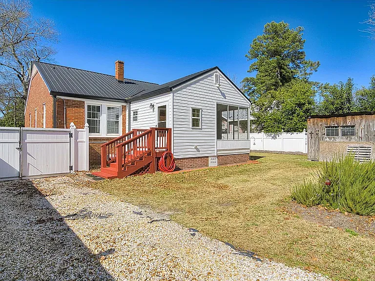 1004 Murphy St — Photo 18