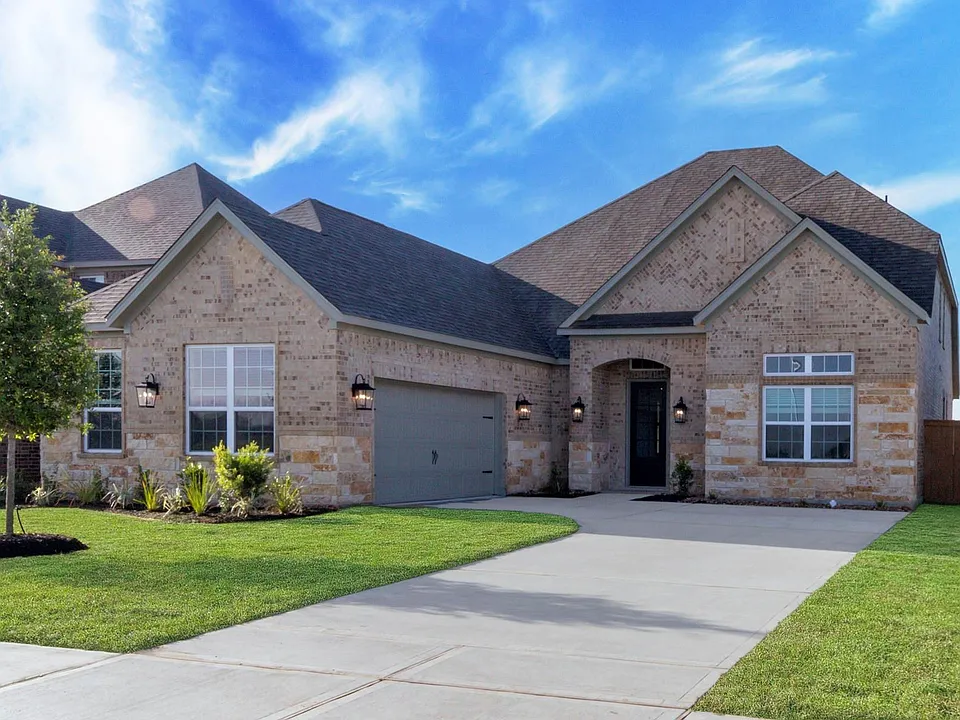 1915 June Lake Ln