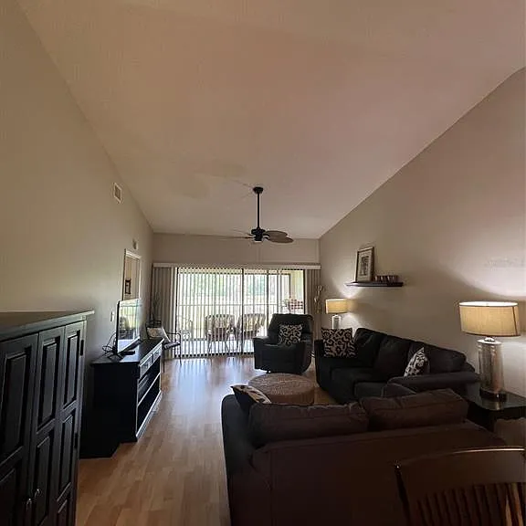 4570 Weybridge St #32 — Photo 6