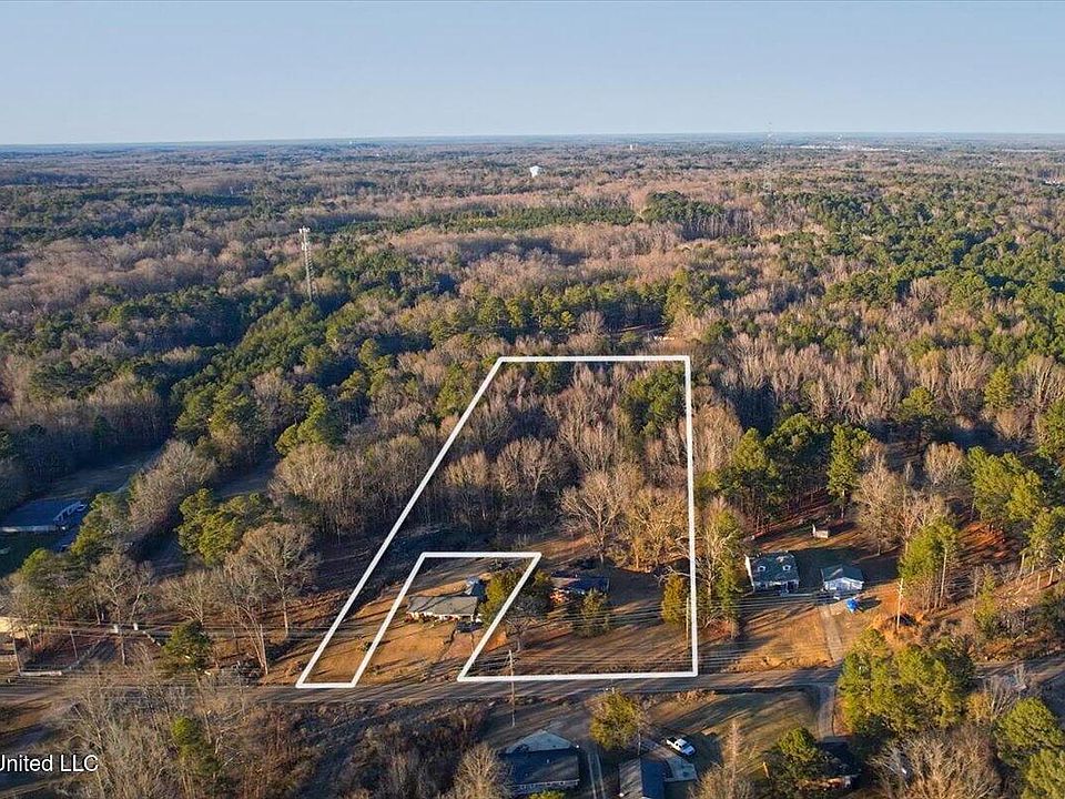2nd image of 192 Lake Castle Rd