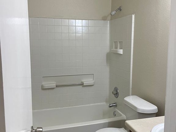 4th image of 808 Henderson Blvd
