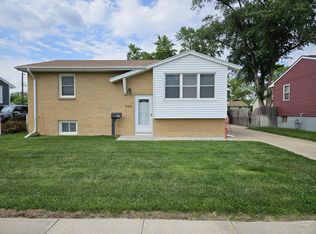 908 Cachelin Dr, Carter Lake, IA 51510