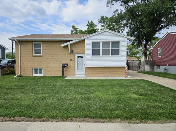 908 Cachelin Dr, Carter Lake, IA 51510