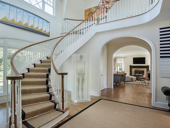 3rd image of 23 Luther Dr