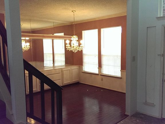 4th image of 1811 Caplin Dr