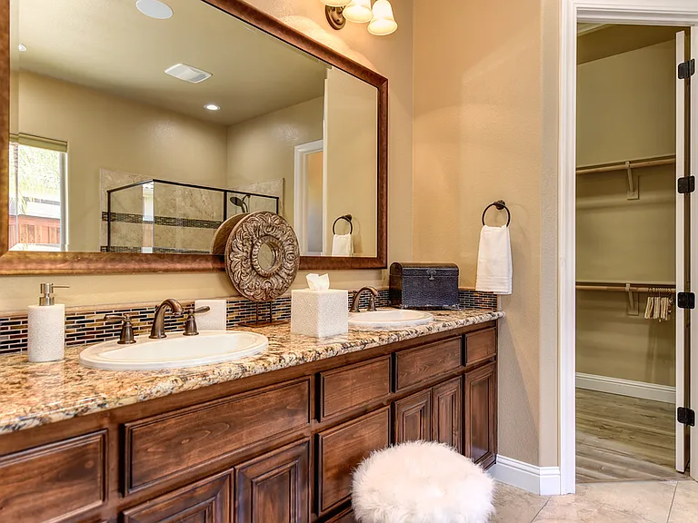 1410 W Colonial Pkwy — Photo 35