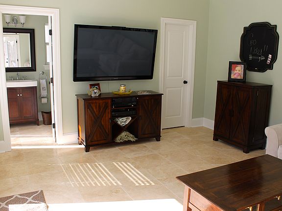 2nd image of 824 N Forest Dr