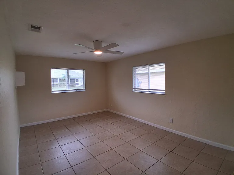 913 SE 14th Ter #915 — Photo 8