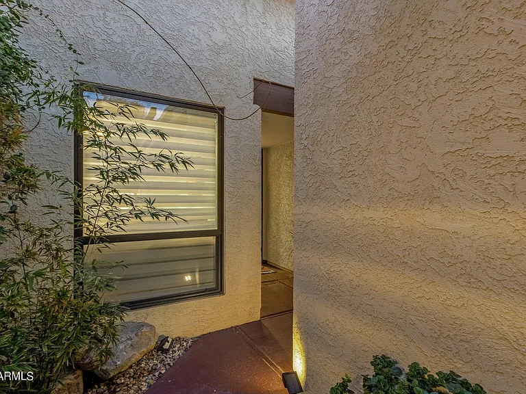 4611 E Desert Dr — Photo 8
