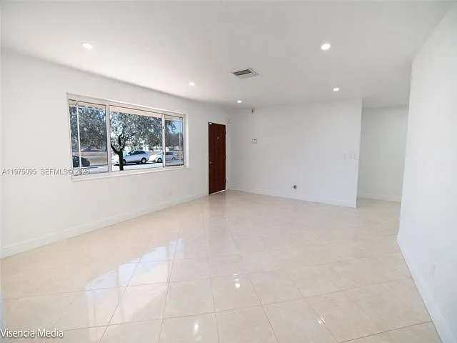 783 W 78th St — Photo 17