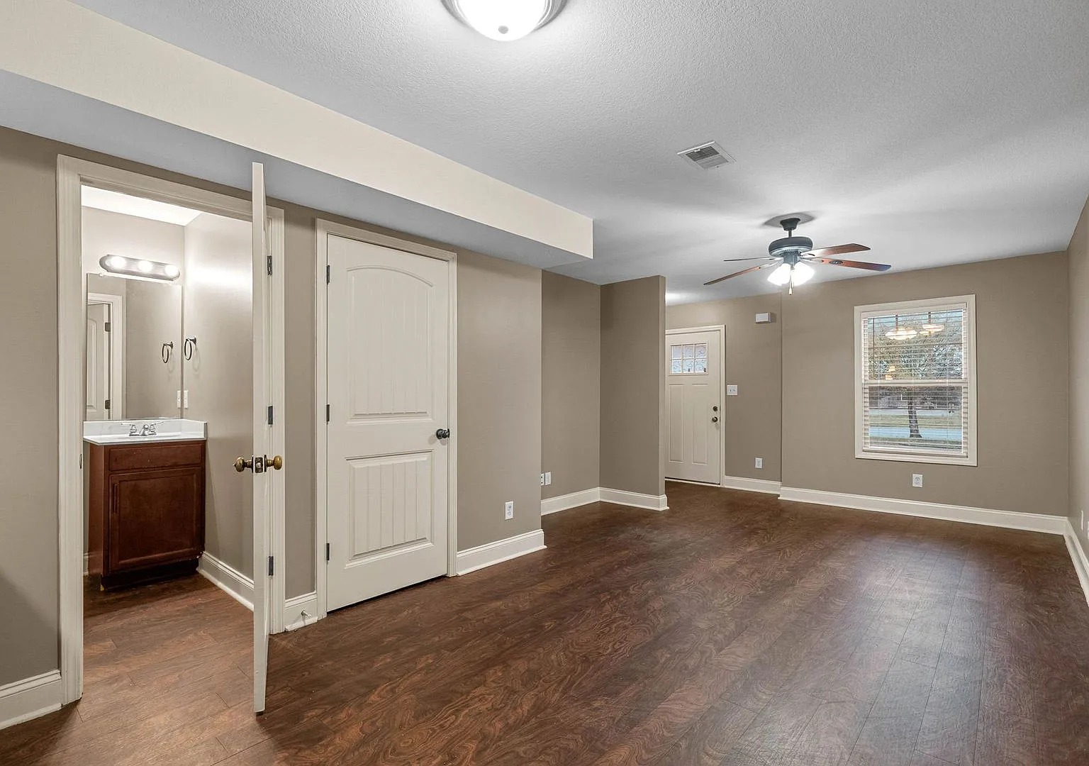 Pet Friendly Two Bedroom! — Photo 4
